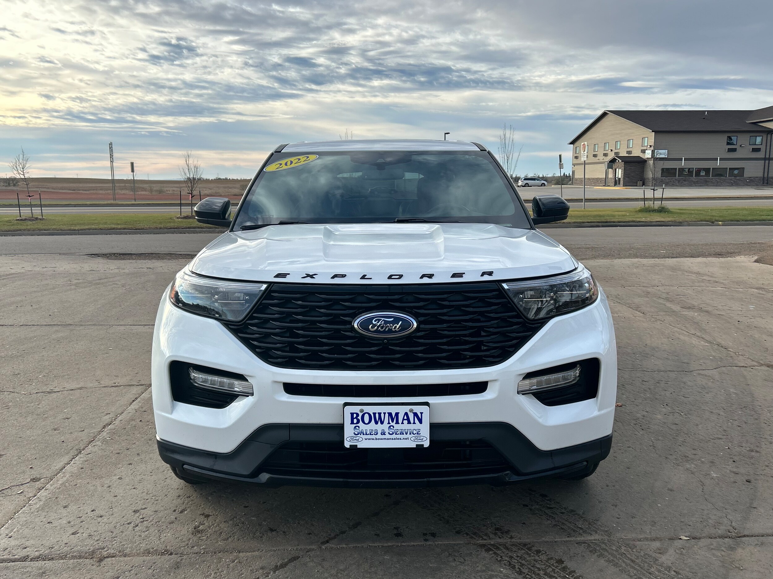 2022 Ford Explorer ST-Line photo 2