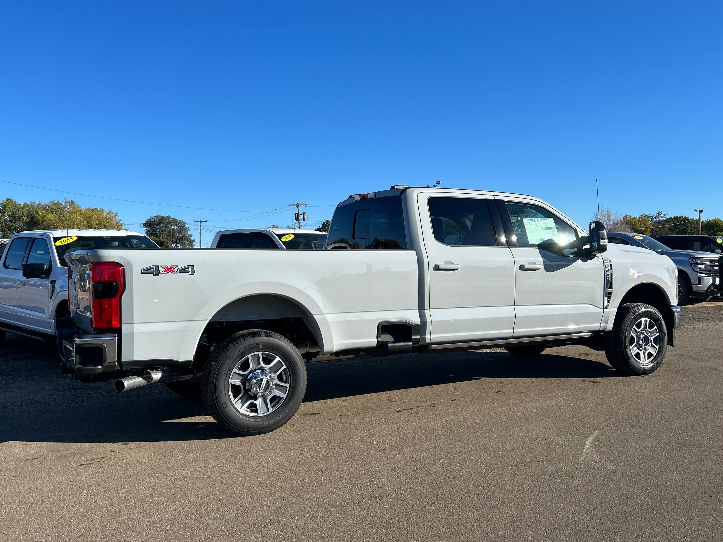 2026 Ford F-350 Lariat photo 2