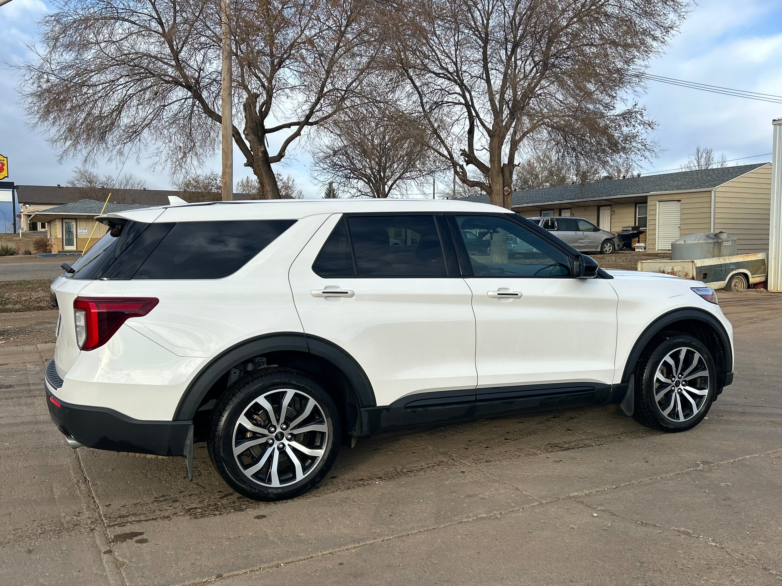 2022 Ford Explorer ST-Line photo 3