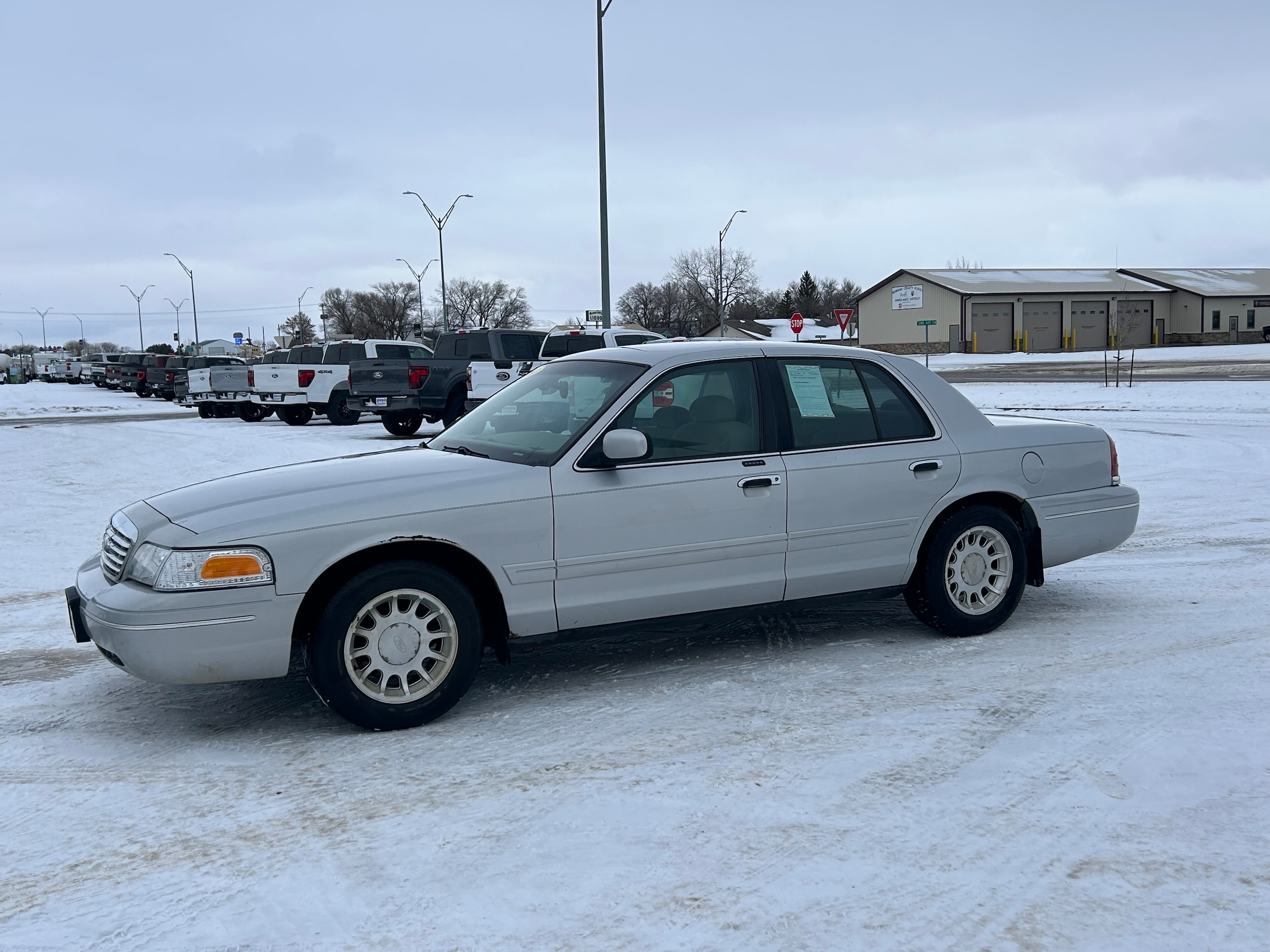2000 Ford Crown Victoria Base's photo