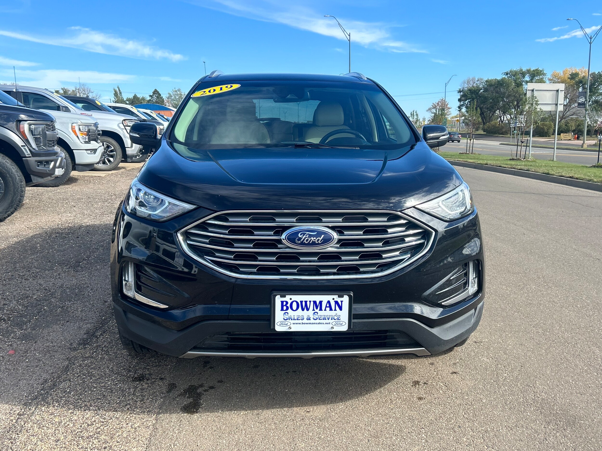 2019 Ford Edge SEL photo 2