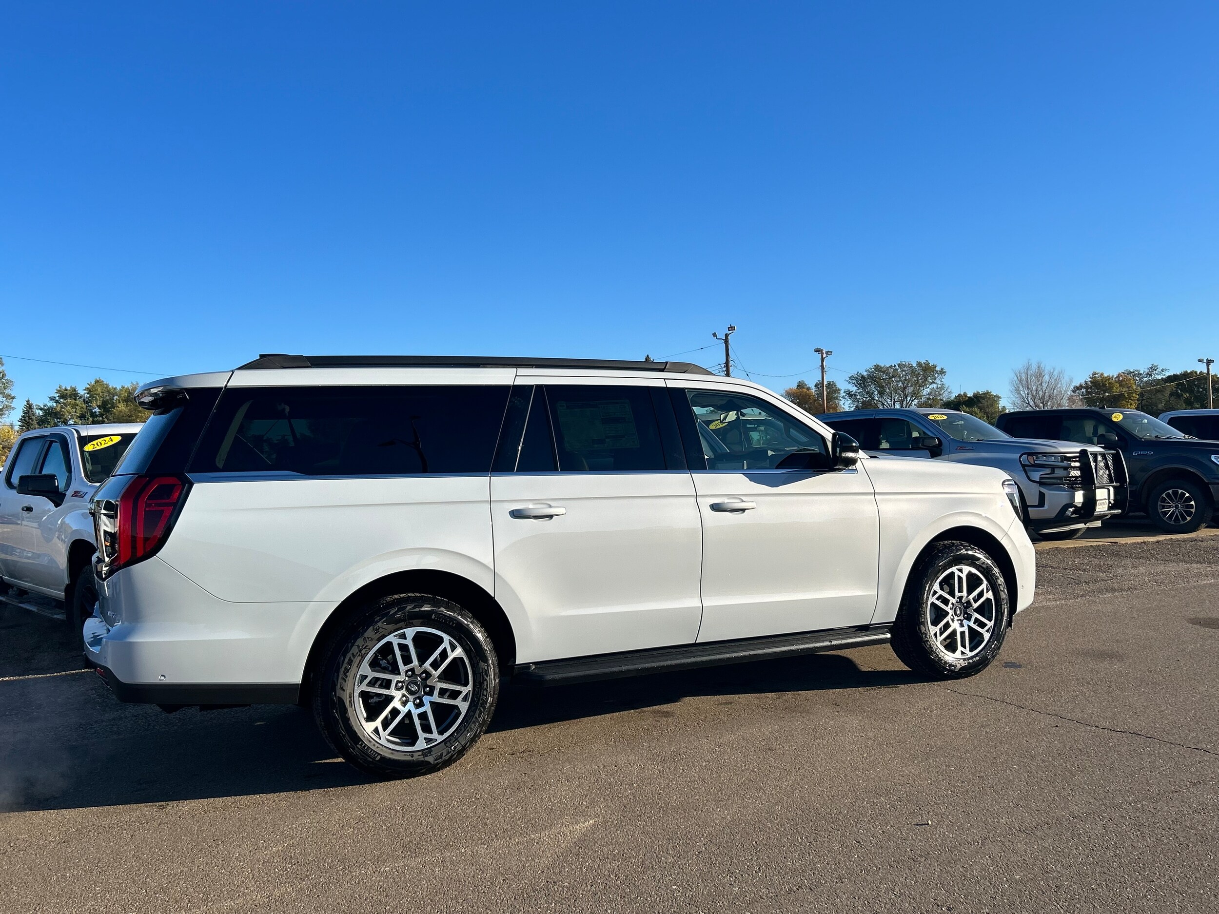 2025 Ford Expedition MAX photo 2