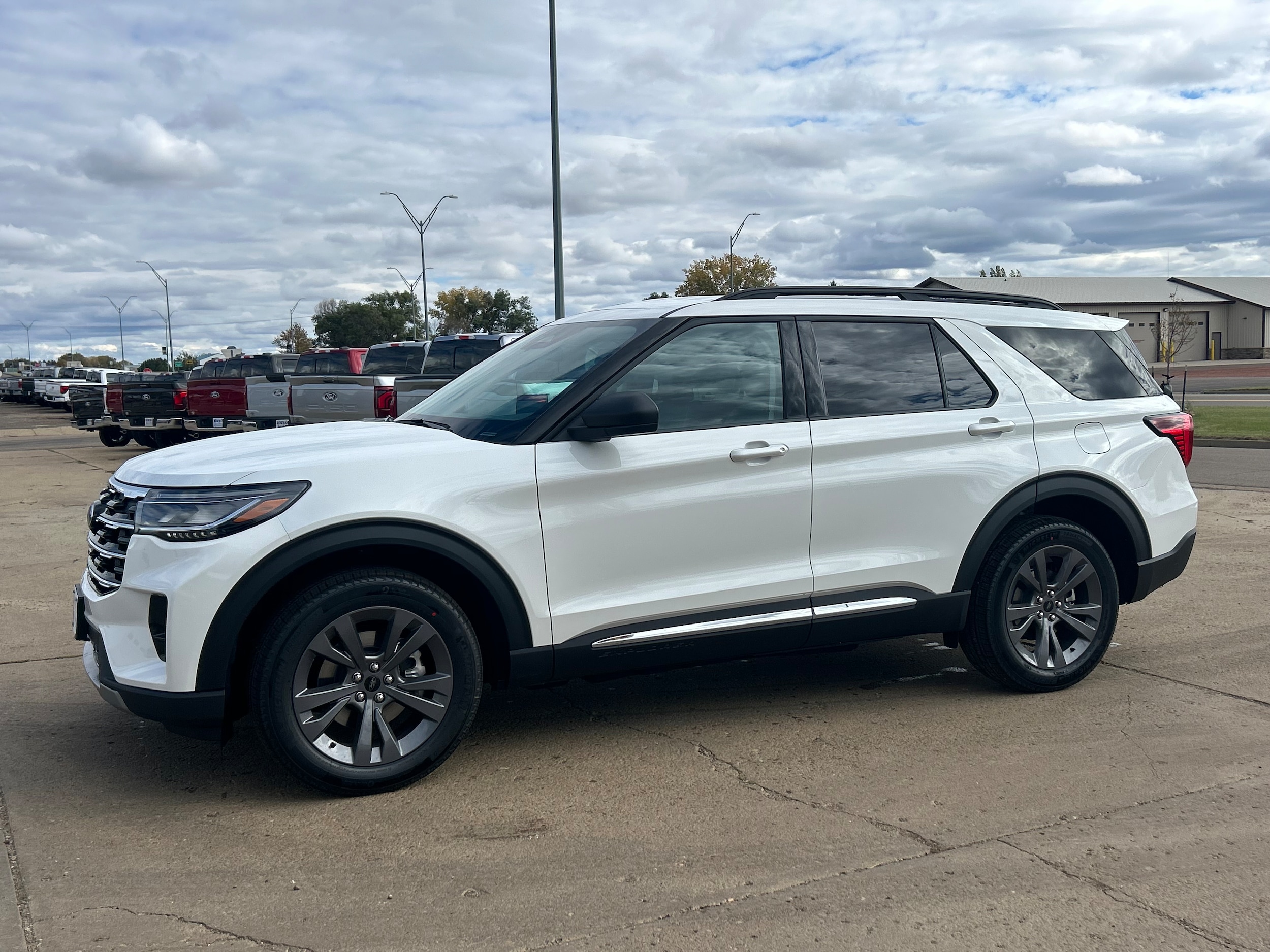 2025 Ford Explorer Active's photo