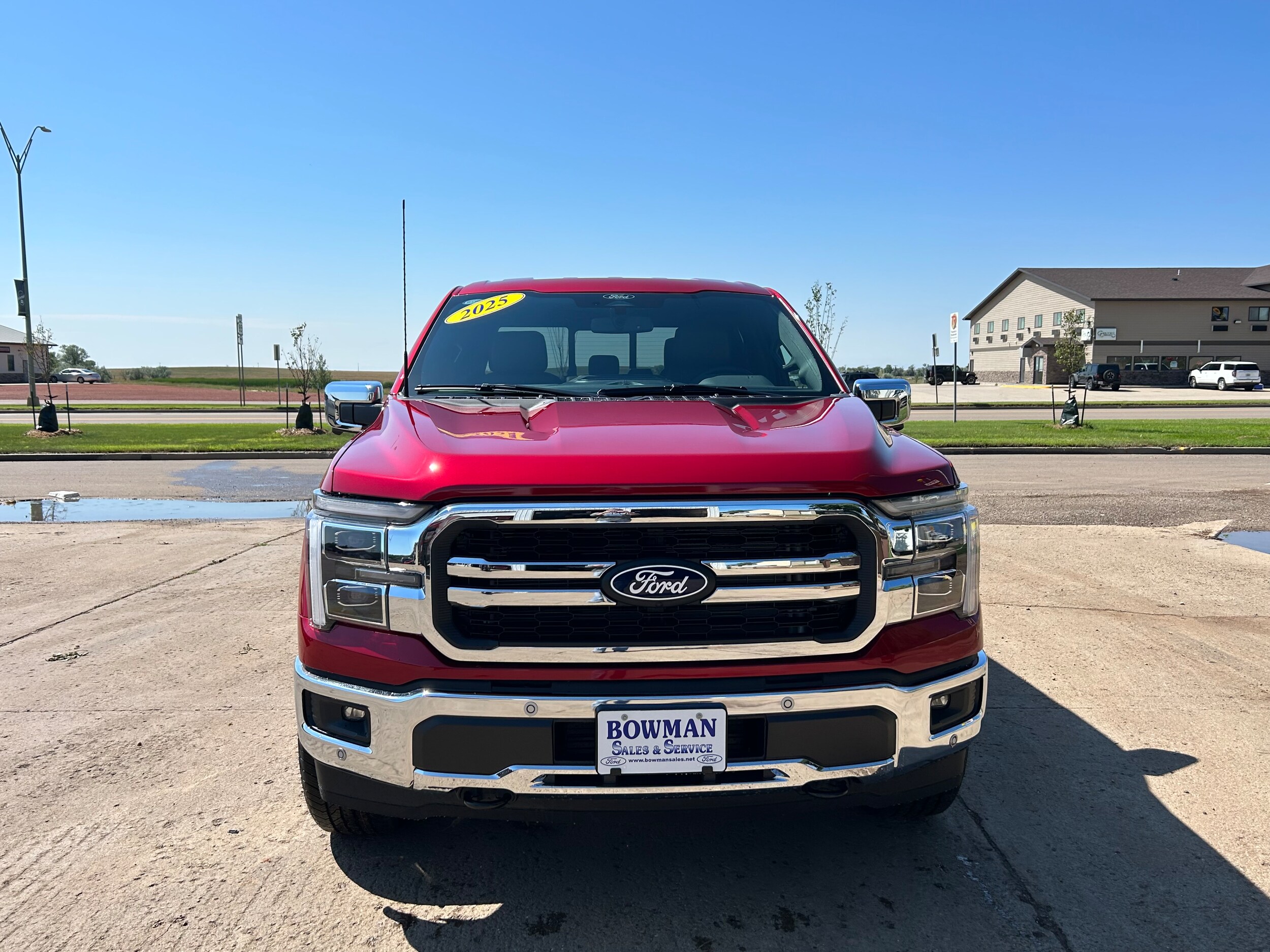 2025 Ford F-150 Lariat photo 2