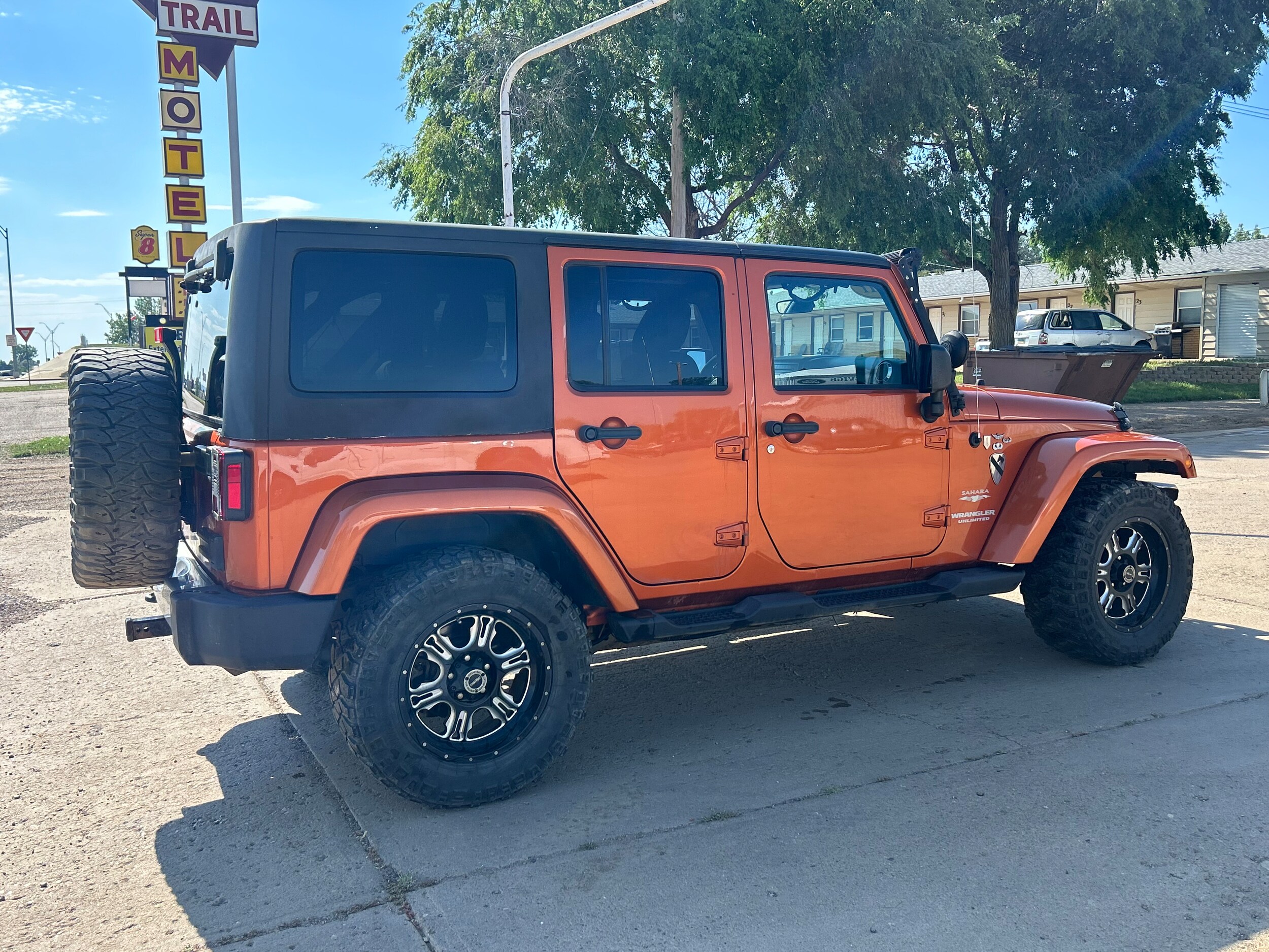 2011 Jeep Wrangler Unlimited Sahara photo 3