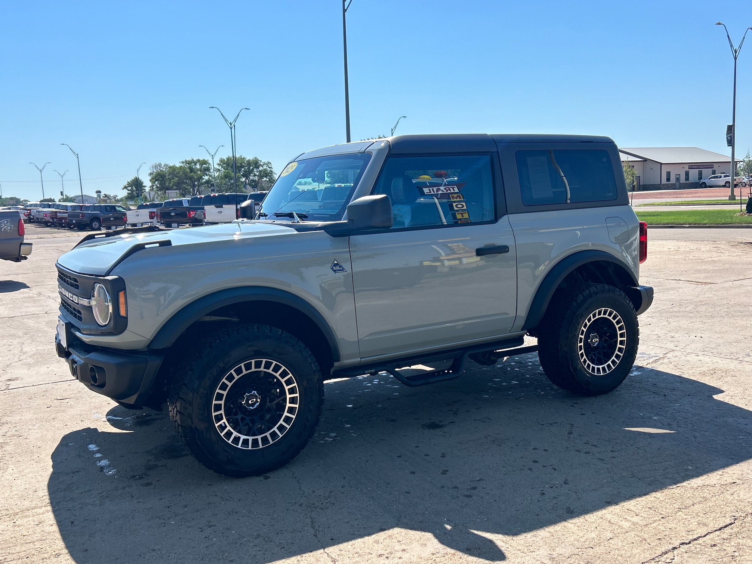 2023 Ford Bronco 2-Door Black Diamond's photo