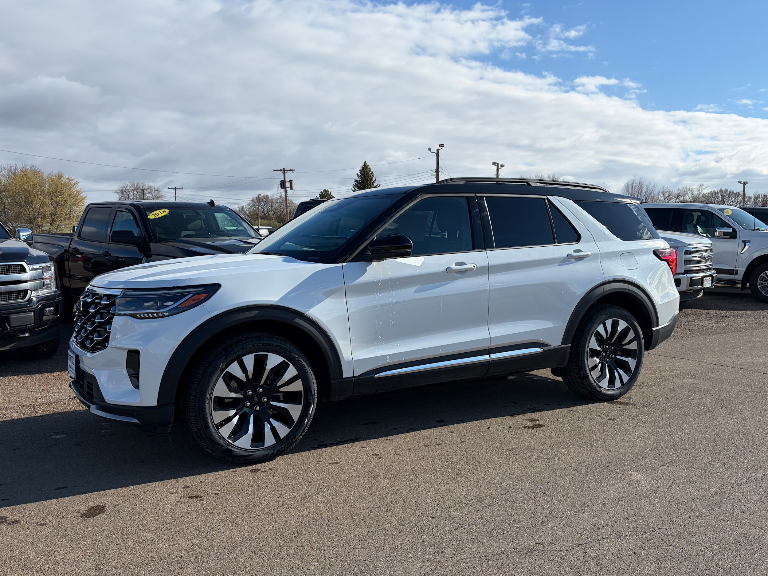 2026 Ford Explorer Platinum 4WD's photo