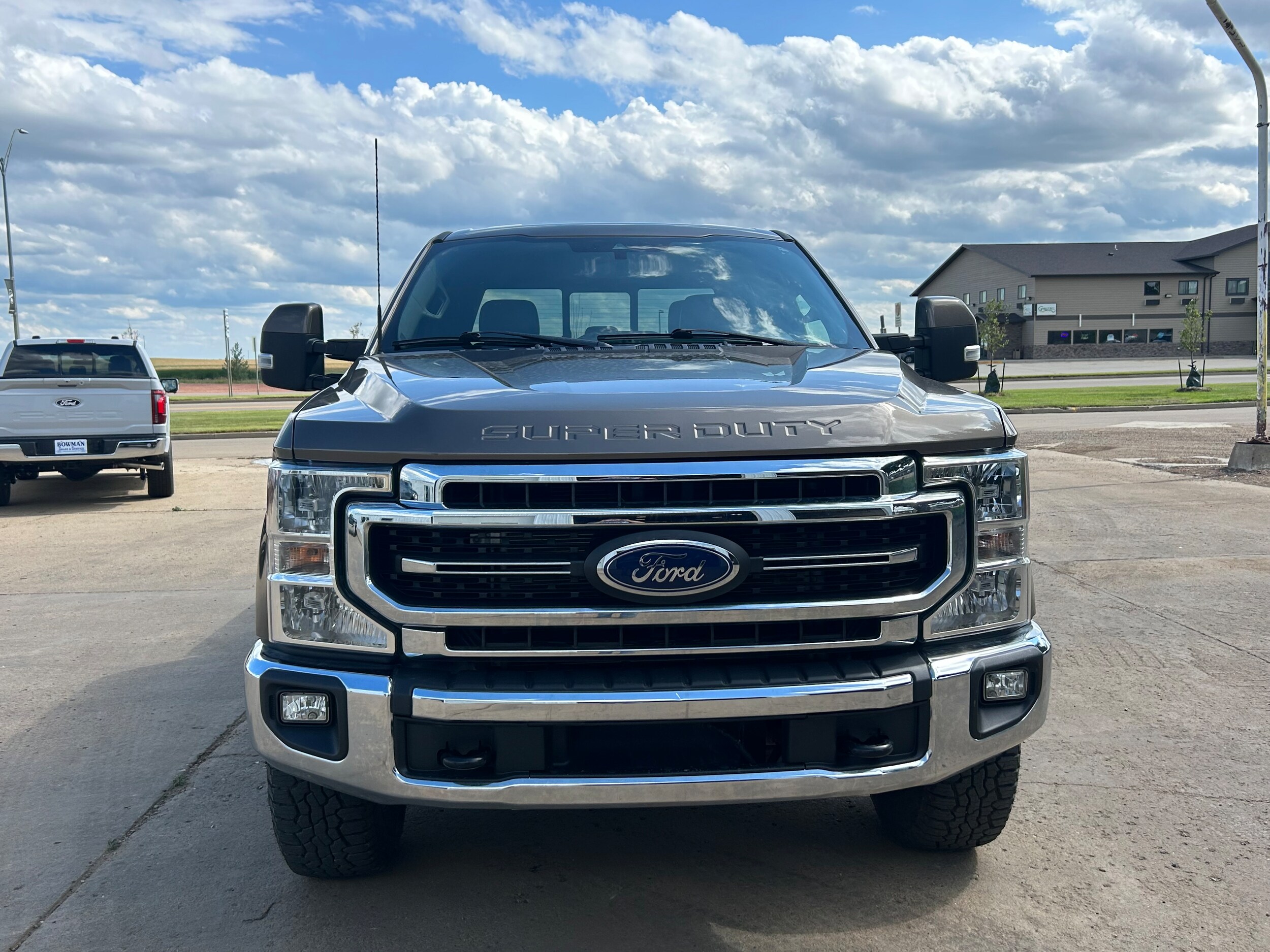 2022 Ford F-350 Lariat photo 2