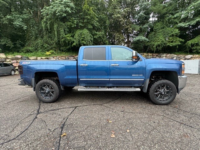 2016 Chevrolet Silverado 2500HD LTZ photo 2