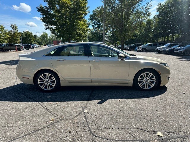 2014 Lincoln MKZ photo 3