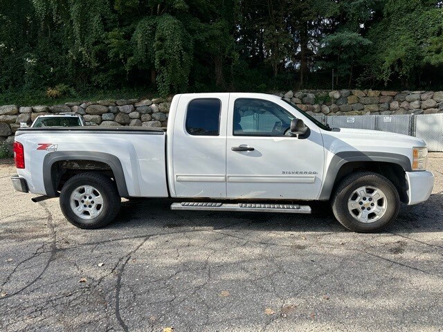 2009 Chevrolet Silverado 1500 LT photo 2