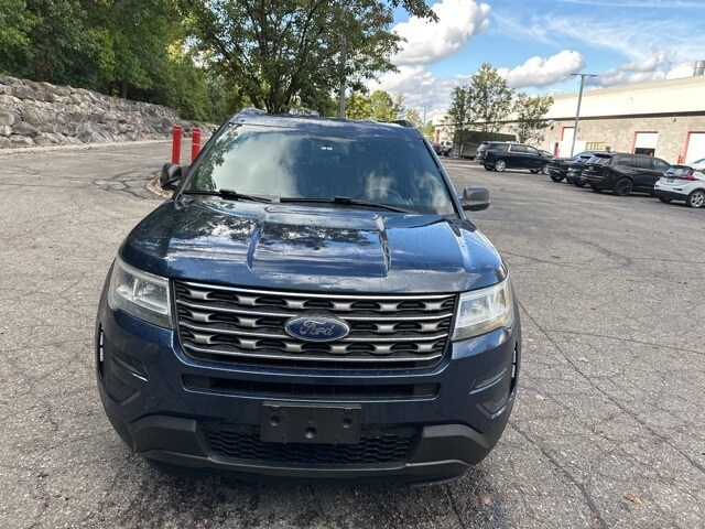 2017 Ford Explorer Base photo 2