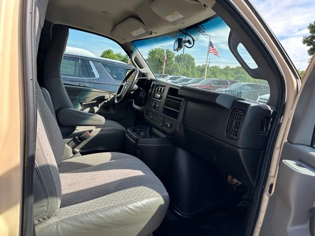 2017 Chevrolet Express Cargo Work Van - Photo 11