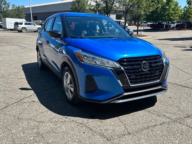 2021 Nissan Kicks S photo 2