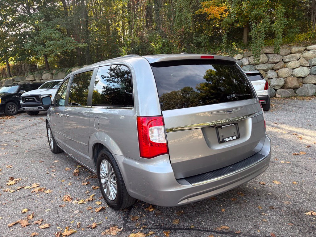 Used 2016 Chrysler Town & Country Touring-L Van LWB Passenger Van
