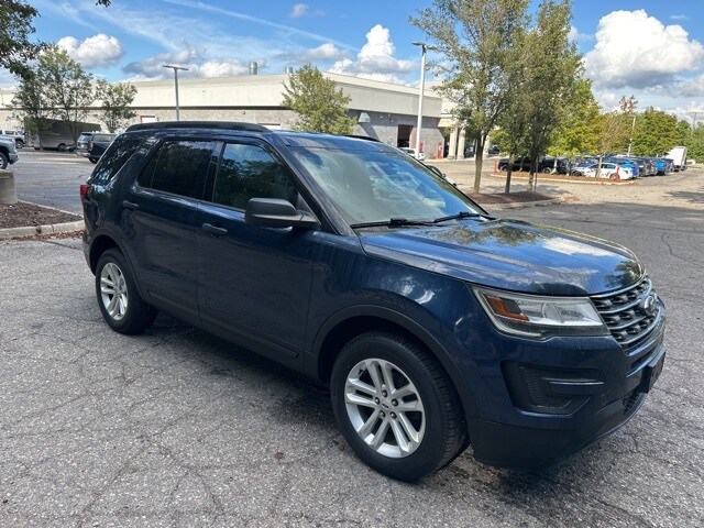 2017 Ford Explorer Base photo 3