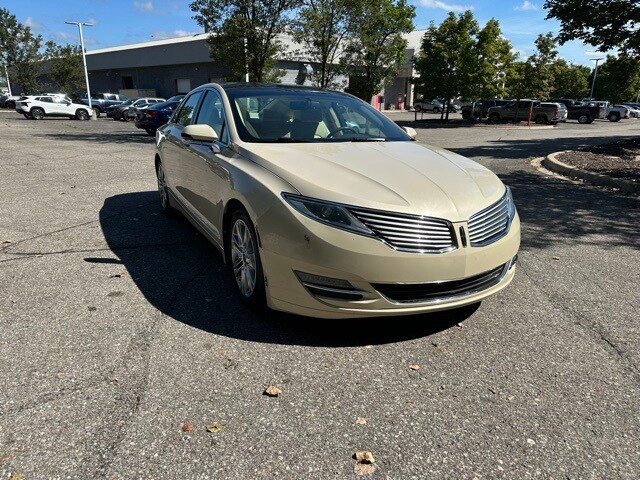 2014 Lincoln MKZ photo 2