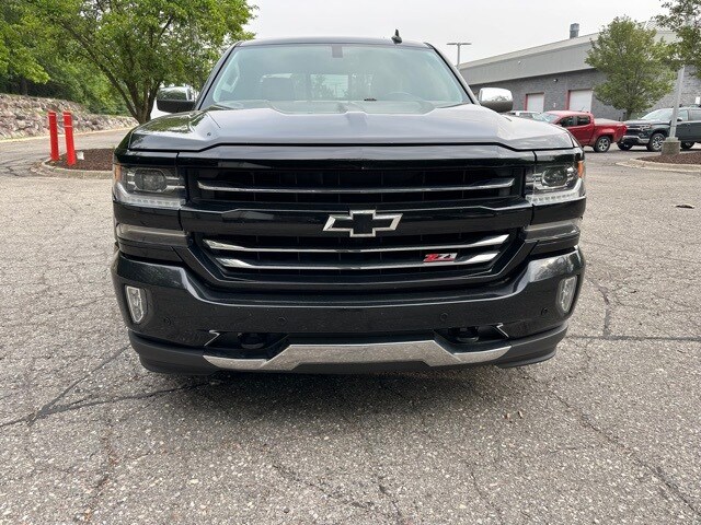 2018 Chevrolet Silverado 1500 LTZ photo 2