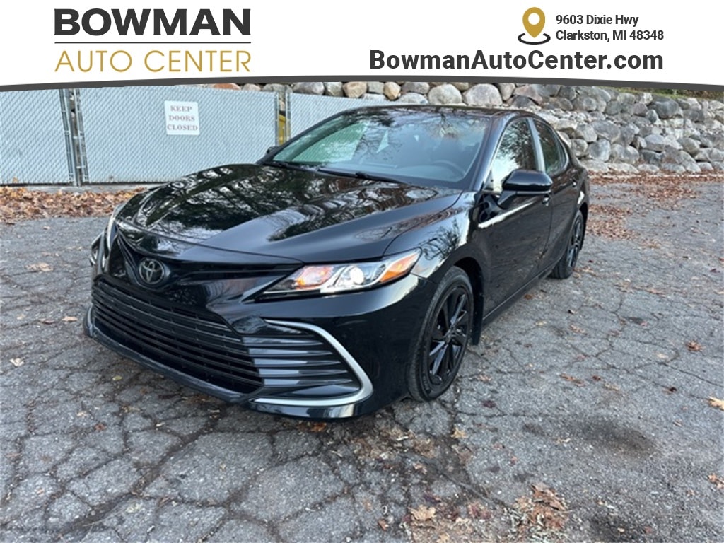 2024 Toyota Camry LE's photo