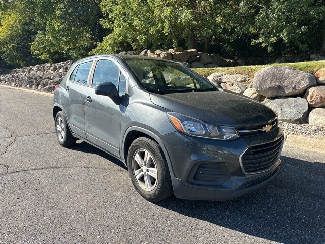 2020 Chevrolet Trax LS photo 2
