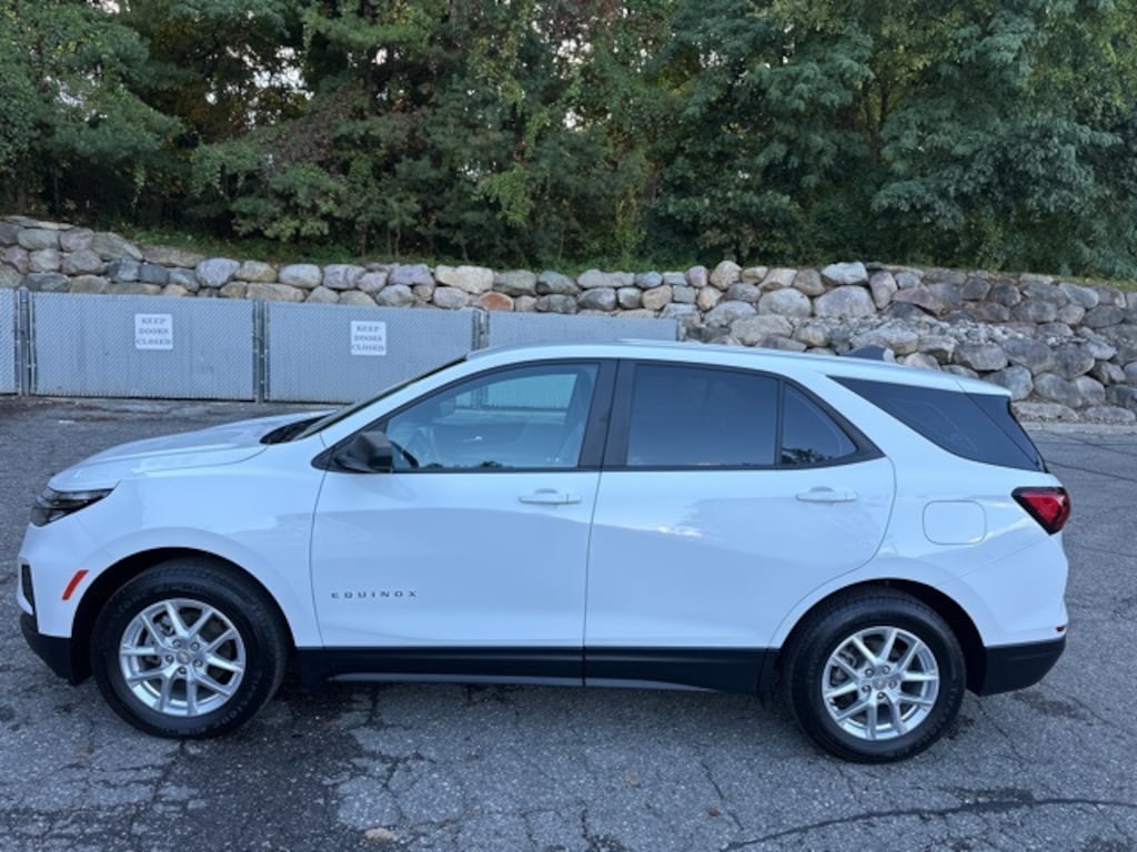 Used 2022 Chevrolet Equinox LS w/1LS SUV