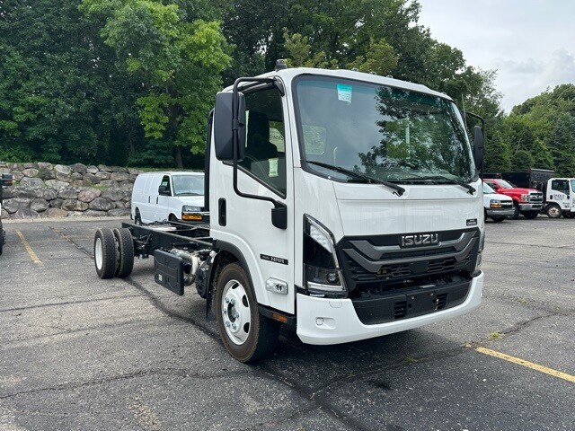 2025 Isuzu NRR photo 3
