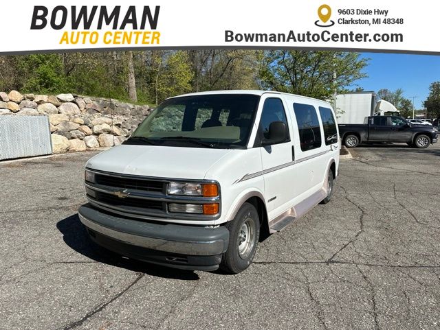 2000 Chevrolet Express's photo