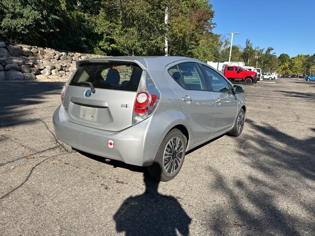 2014 Toyota Prius C One photo 3