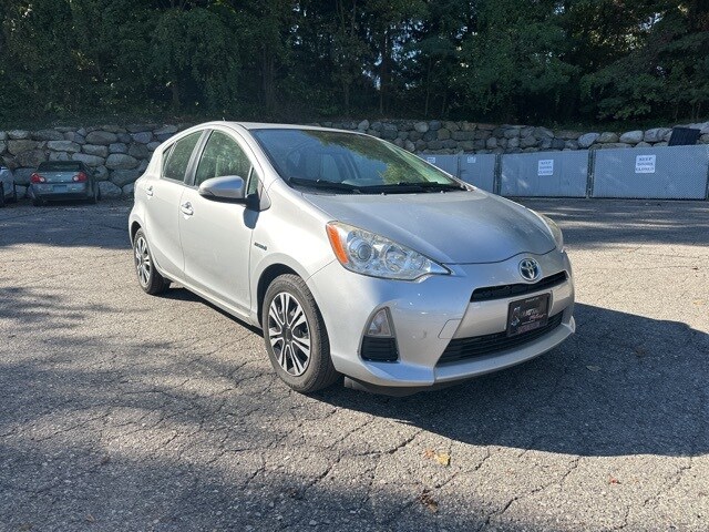 2014 Toyota Prius C One photo 2