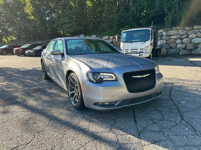 2017 Chrysler 300 S photo 3