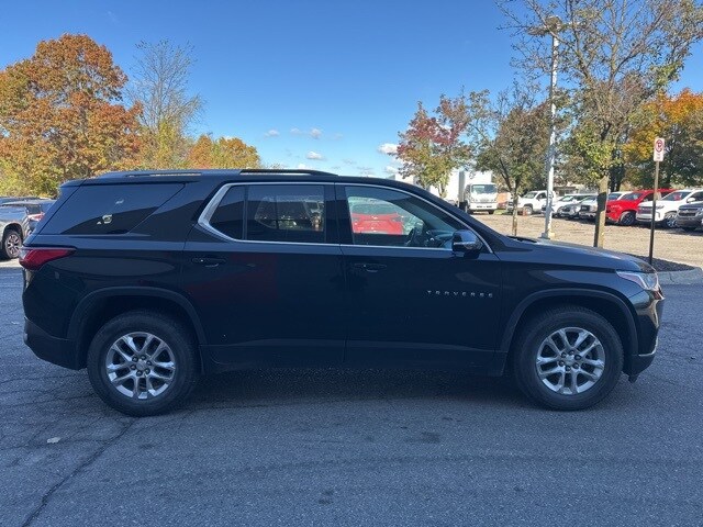 2018 Chevrolet Traverse Cloth 1LT photo 2