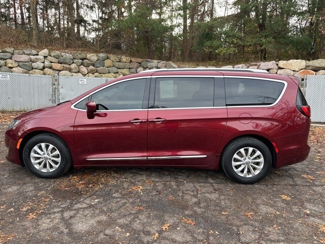 2018 Chrysler Pacifica Touring L photo 2