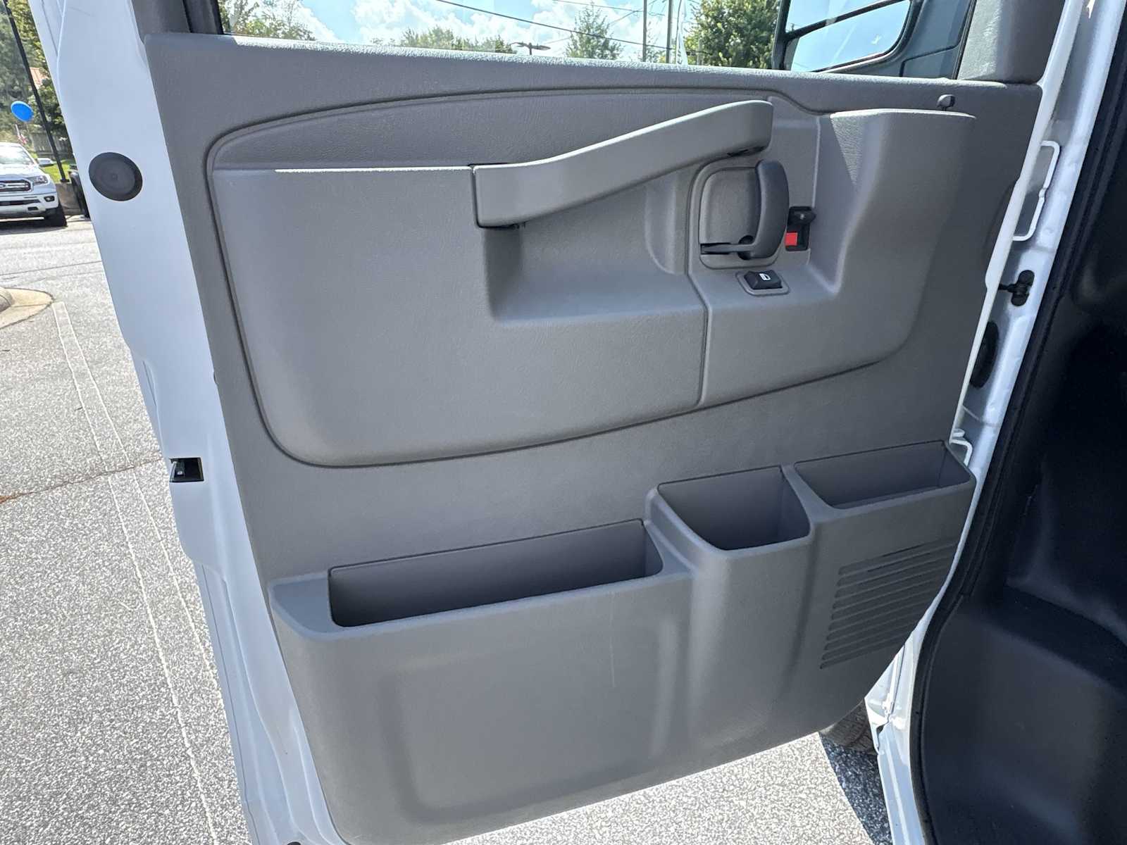 2025 Chevrolet Express Cargo Work Van - Photo 19