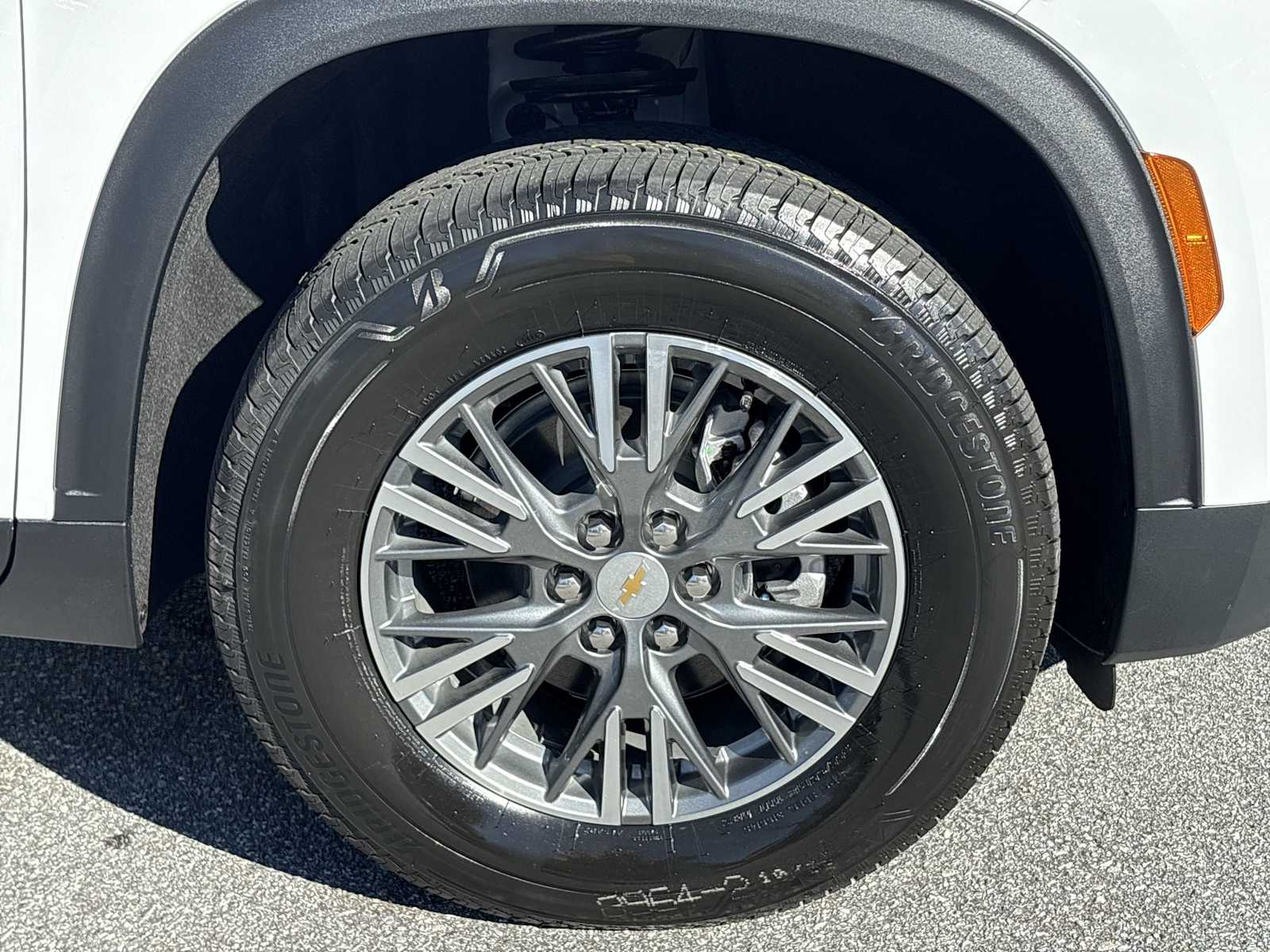 2027 Chevrolet Traverse LT - Photo 32