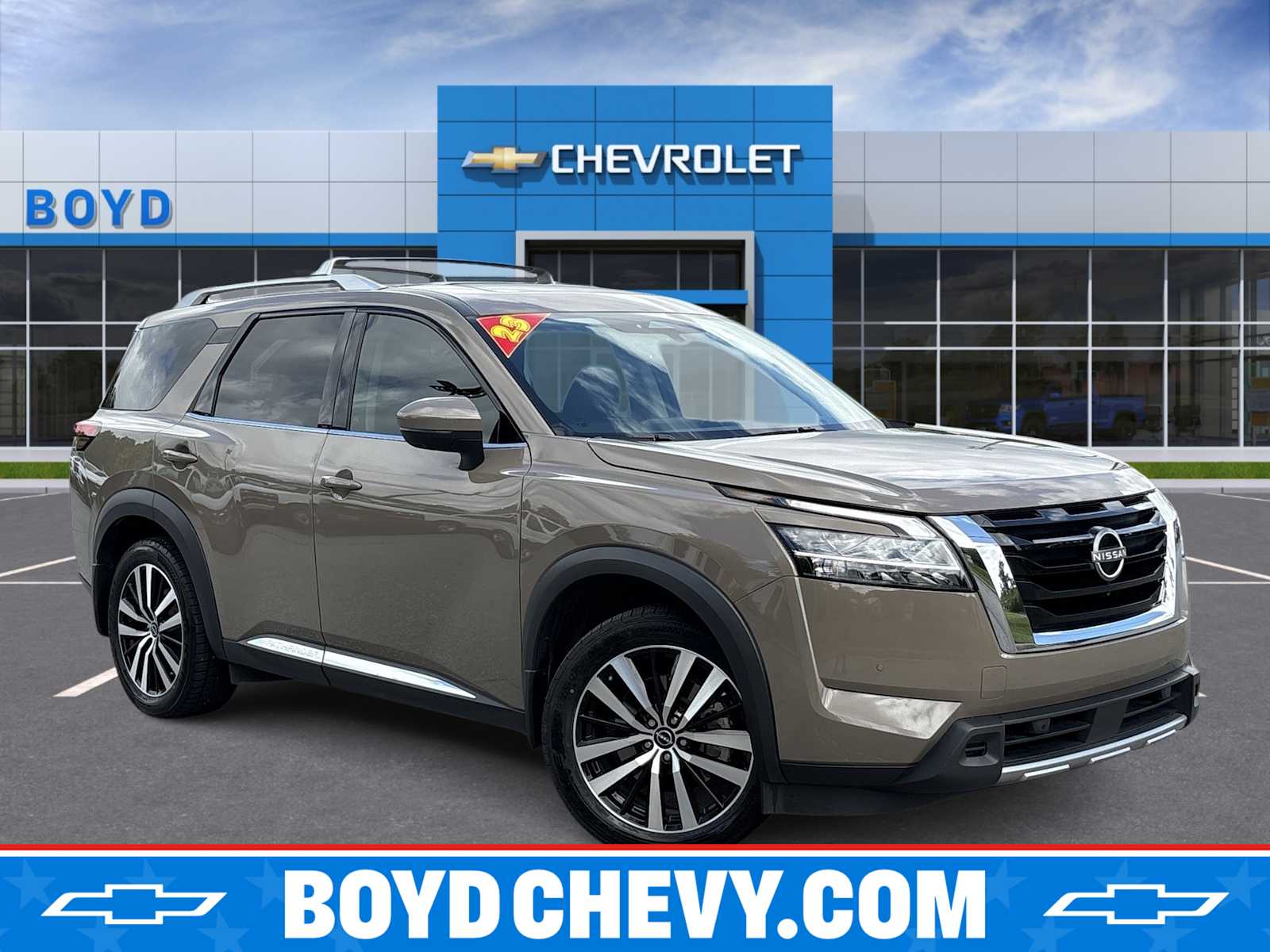 2023 Nissan Pathfinder Platinum 4WD's photo