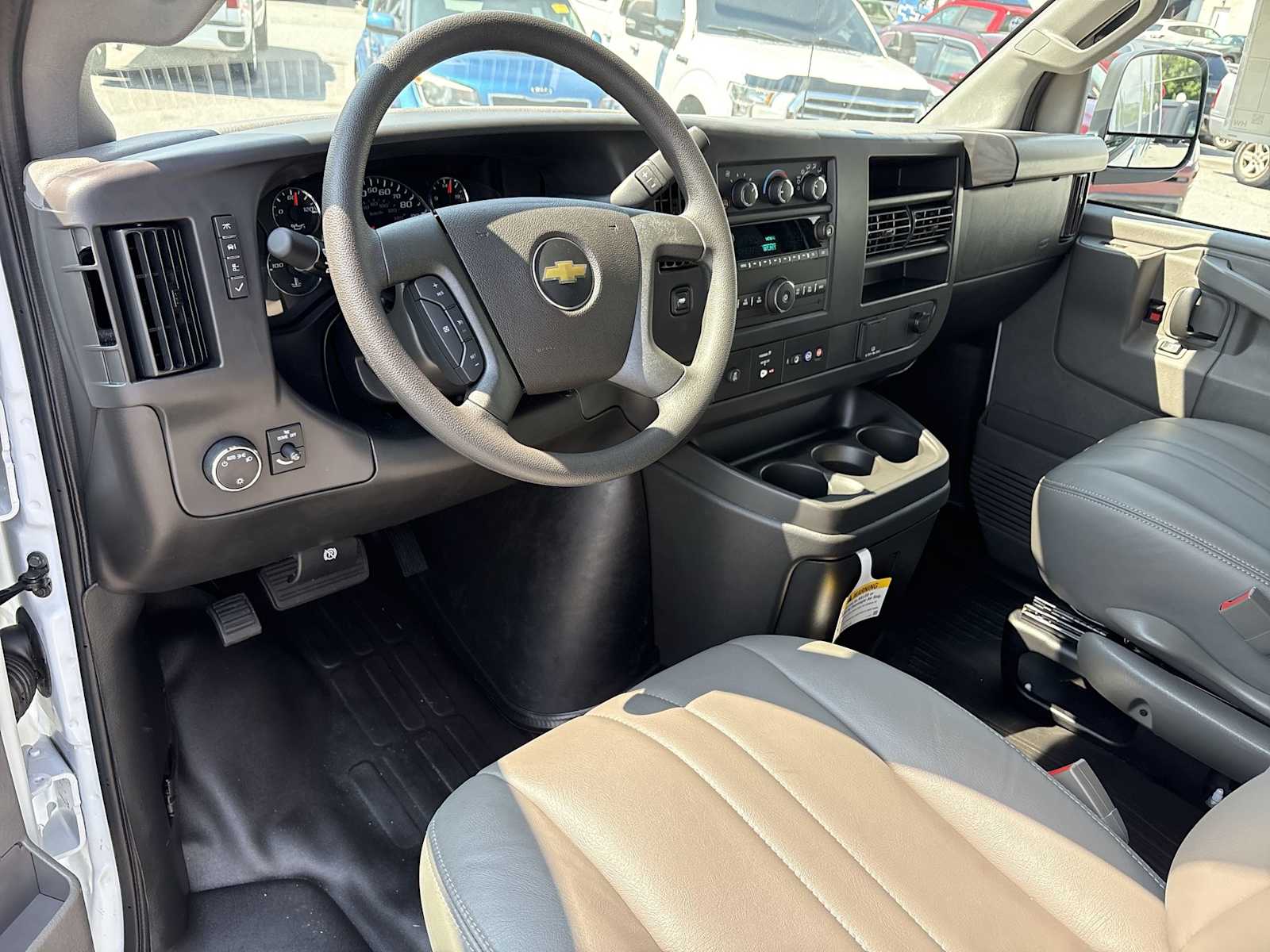 2025 Chevrolet Express Cargo Work Van - Photo 10