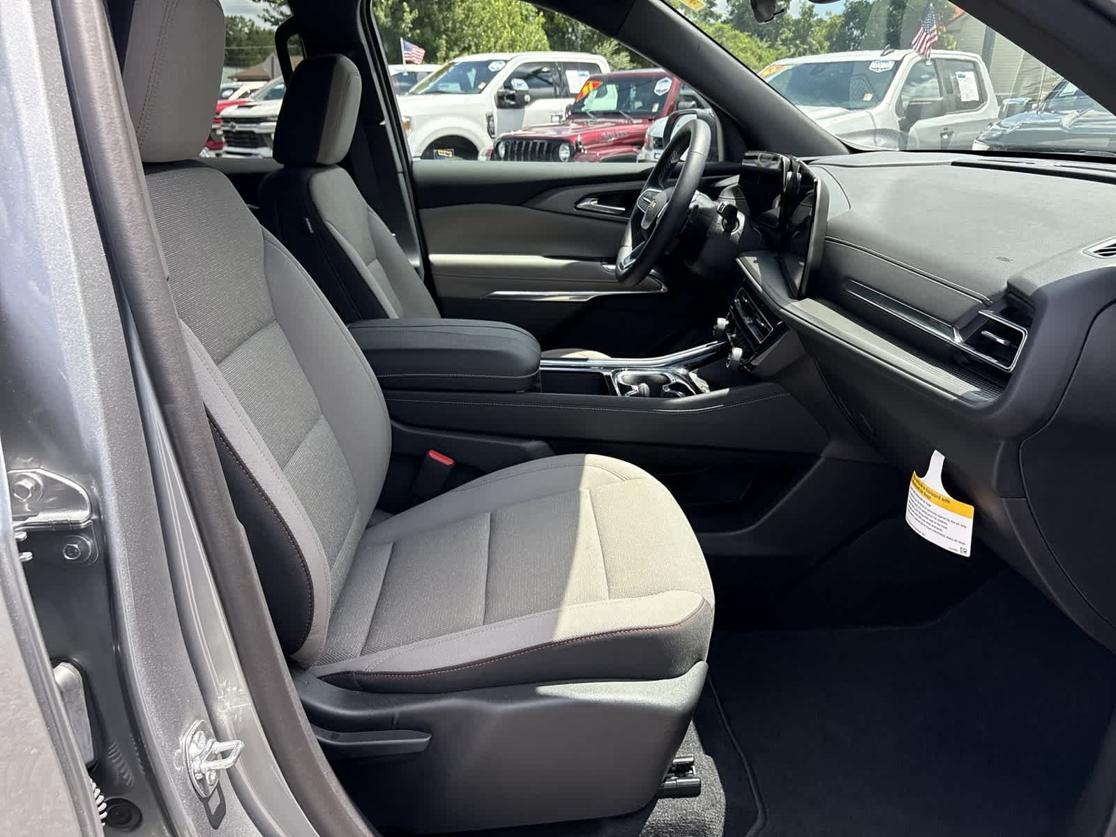 2025 Chevrolet Traverse LT - Photo 26