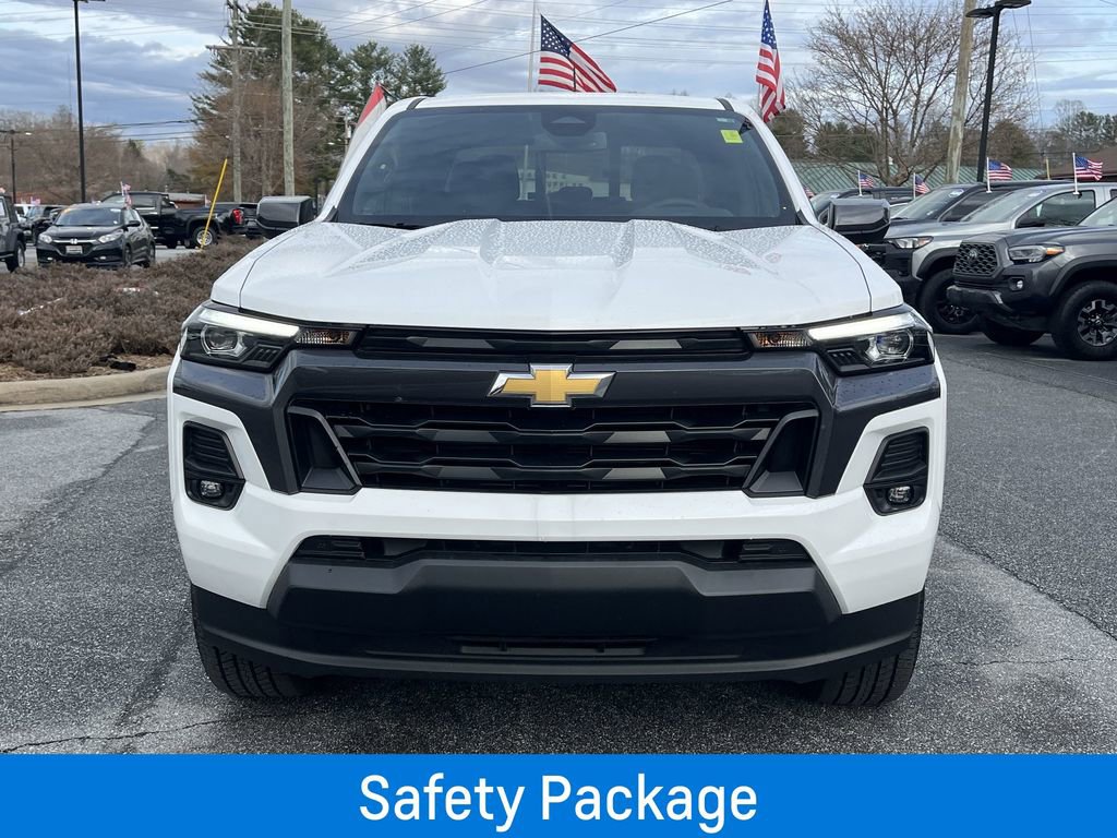 2024 Chevrolet Colorado LT photo 3