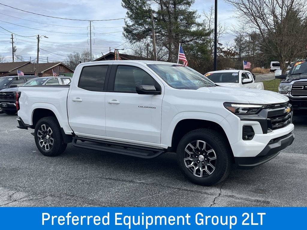 2024 Chevrolet Colorado LT photo 2