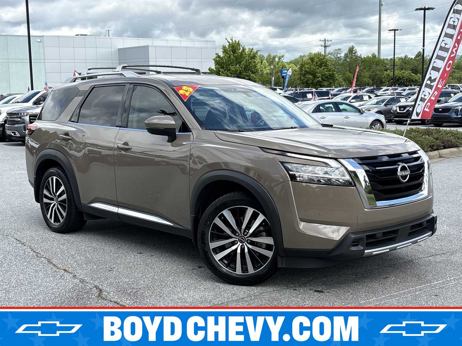 2023 Nissan Pathfinder Platinum 4WD's photo