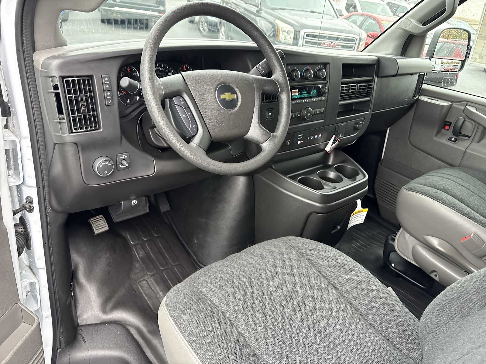 2025 Chevrolet Express Cargo Work Van - Photo 10