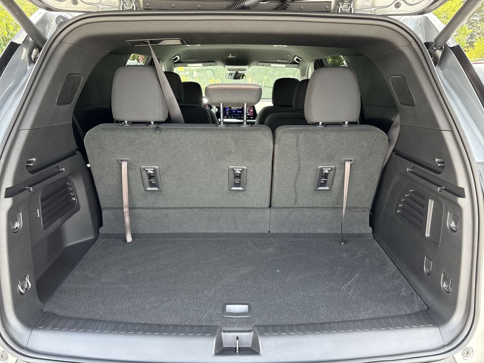 2025 Chevrolet Traverse LT - Photo 24