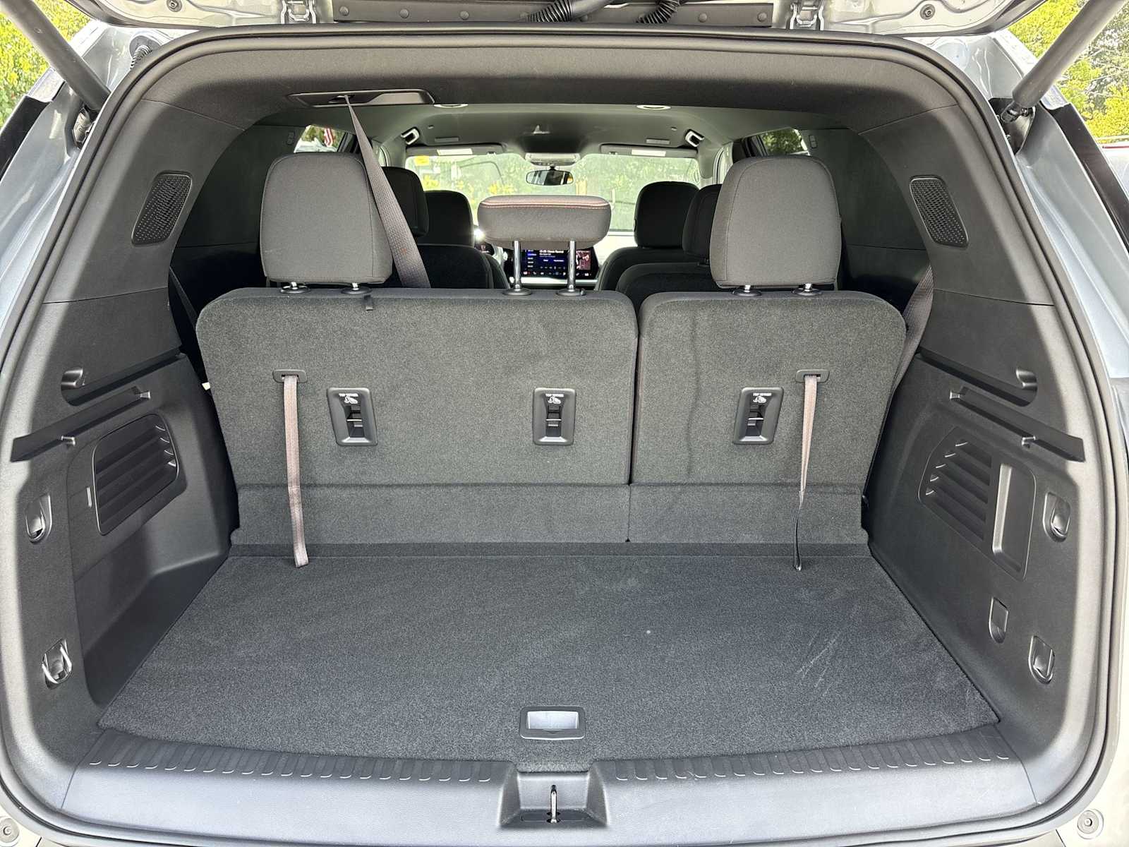 2025 Chevrolet Traverse LT - Photo 24
