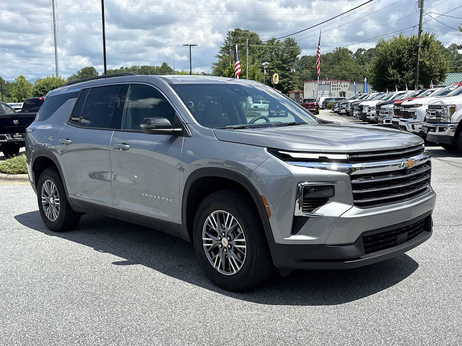 2025 Chevrolet Traverse LT - Photo 2