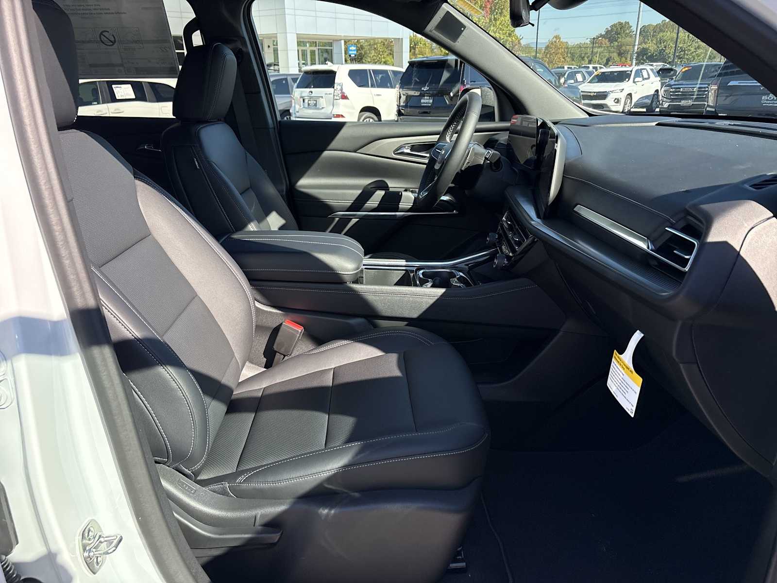 2027 Chevrolet Traverse LT - Photo 27