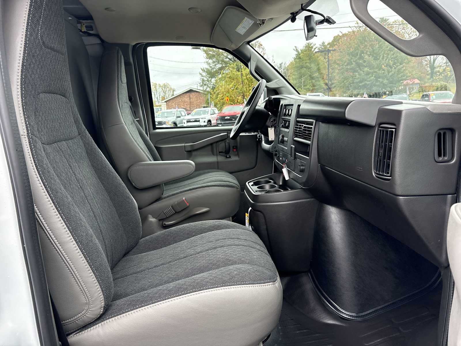 2025 Chevrolet Express Cargo Work Van - Photo 22