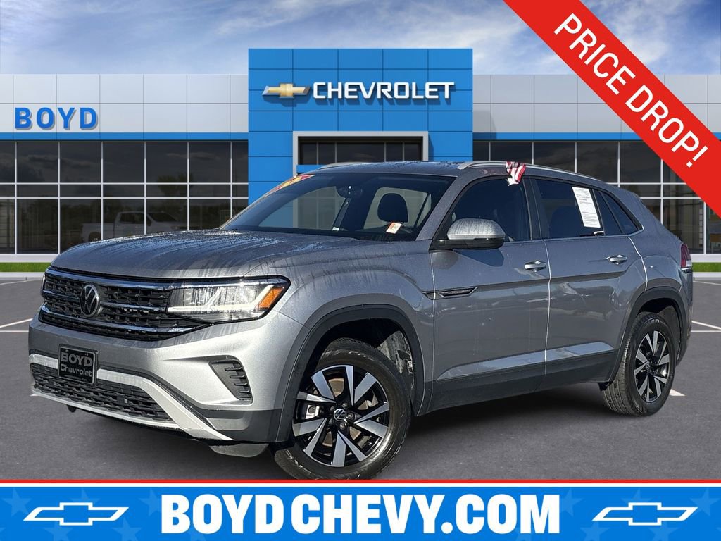 2022 Volkswagen Atlas Cross Sport SE's photo
