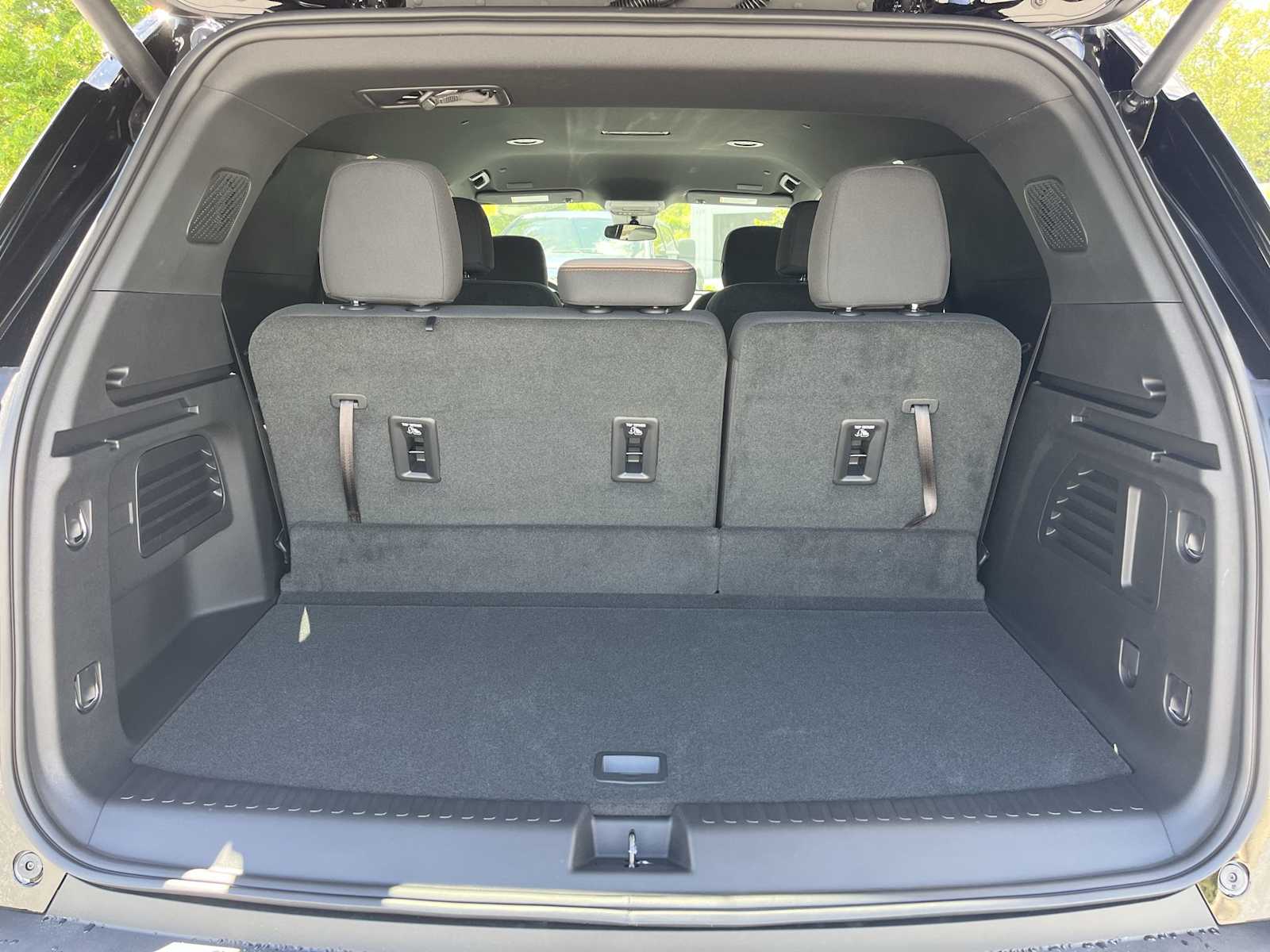 2025 Chevrolet Traverse LT - Photo 25