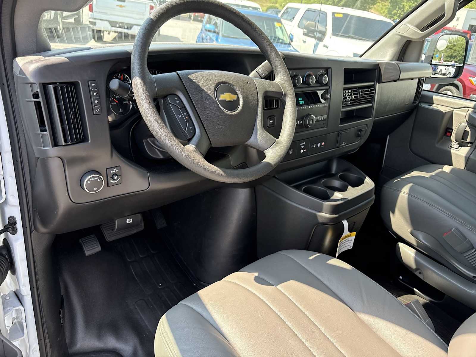 2025 Chevrolet Express Cargo Work Van - Photo 10