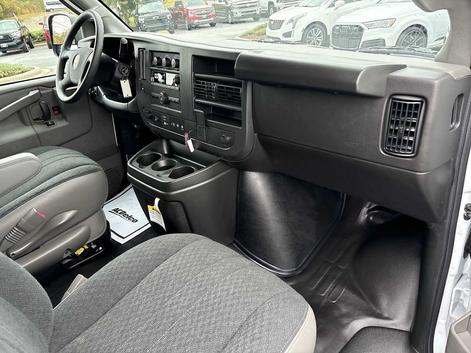 2025 Chevrolet Express Cargo Work Van - Photo 23